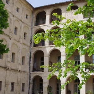clos-des-arts-suspendus.fr-provencehotel.com/